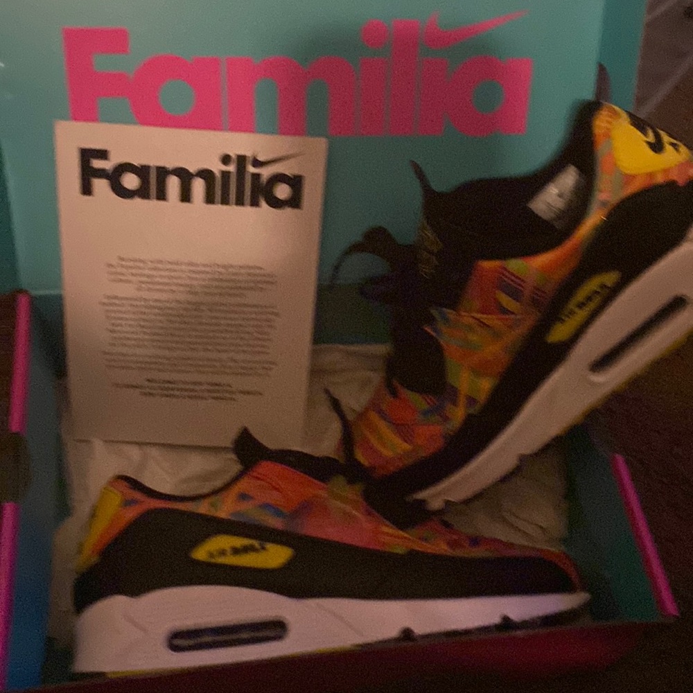 Limited edition Nike Familia ..